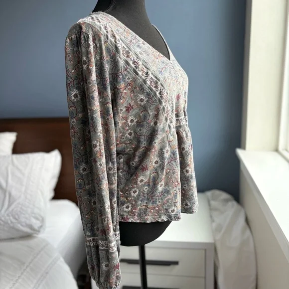 Lucky Brand Sage Green/Gray Floral V-Neck Peasant Top - Coastal Cowgirl Y2K - Picture 7 of 15